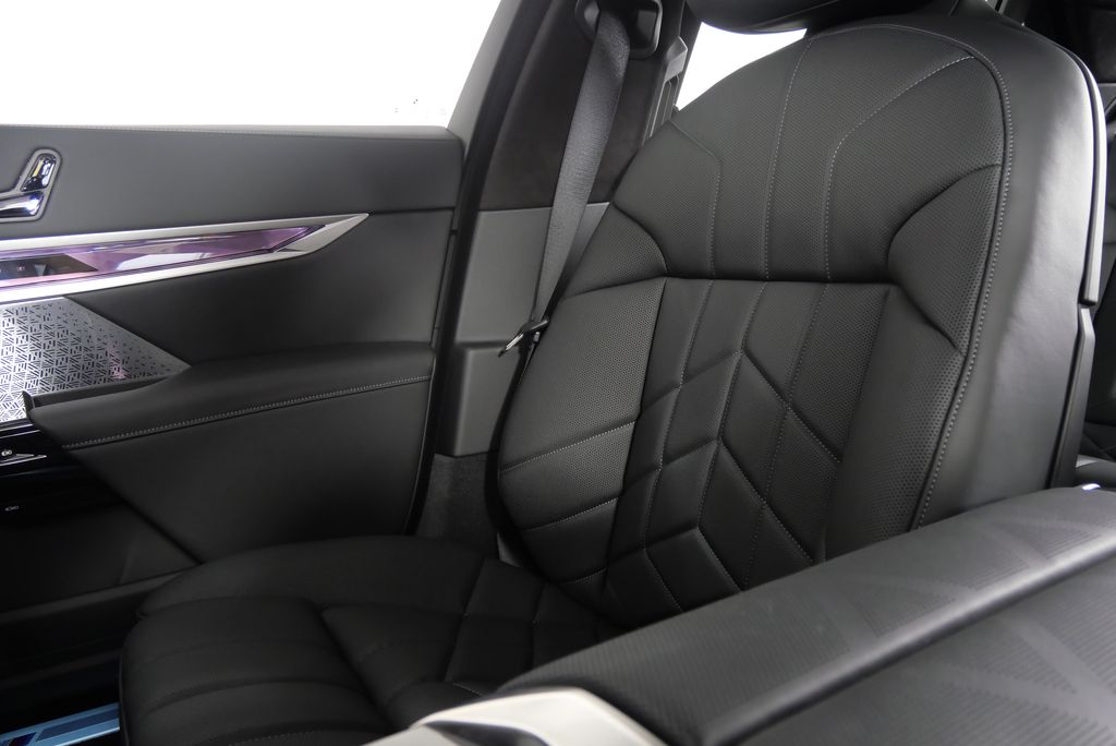 2025 BMW i7 xDrive60 29