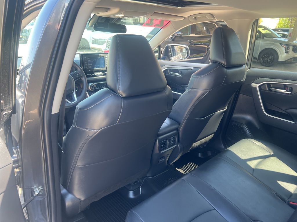 2022 Toyota RAV4 XLE Premium photo