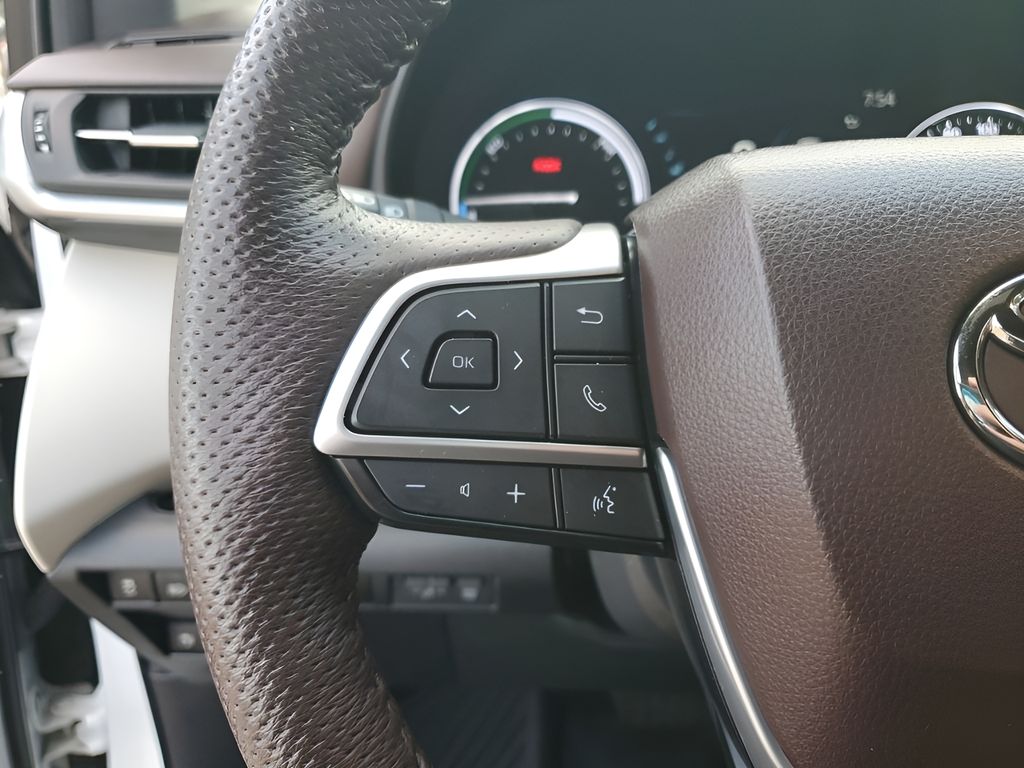 Used Car 2023 Toyota Sienna  Platinum For Sale Under $60,000 In Austin, Texas