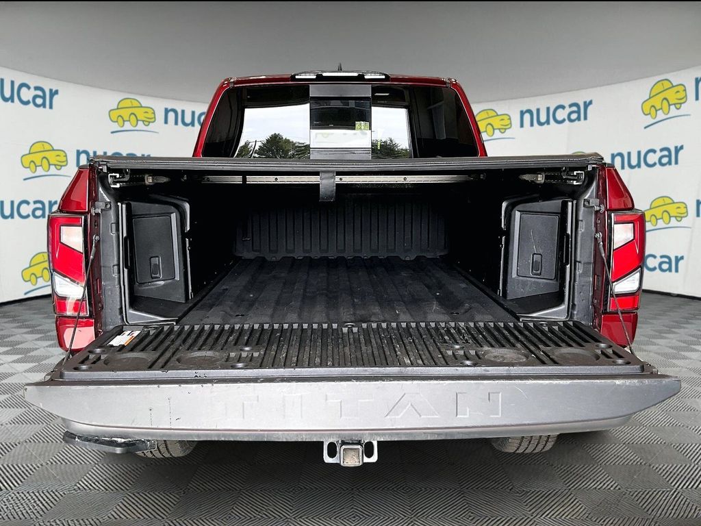 2024 Nissan Titan — photo 9