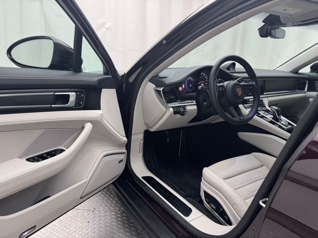 2022 Porsche Panamera 4 4