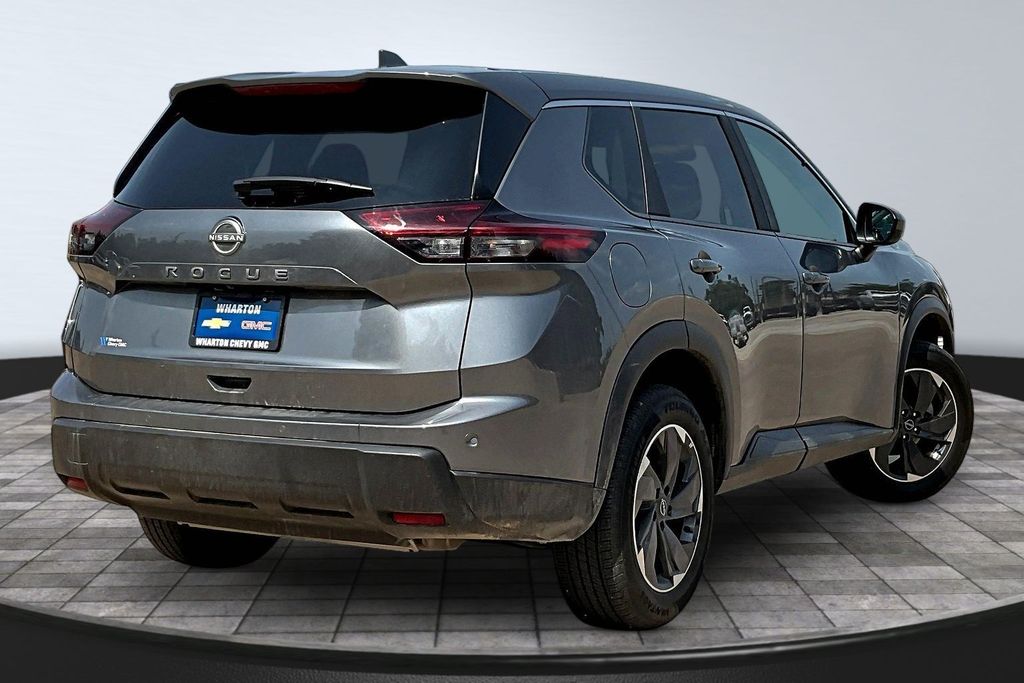2025 Nissan Rogue SV - 6
