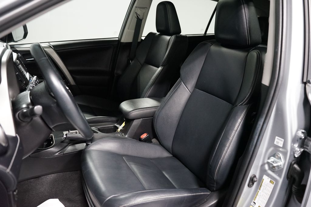 Thumbnail: 2017 Toyota RAV4 - 27