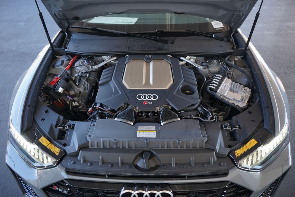 Thumbnail: 2025 Audi RS 6 - 25