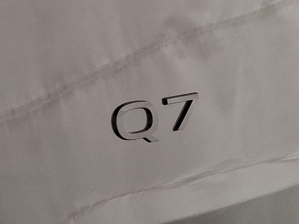 Thumbnail: 2025 Audi Q7 - 15