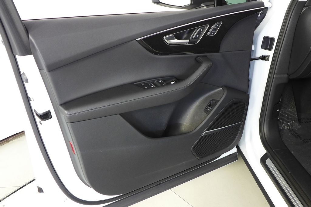 Thumbnail: 2023 Audi Q7 - 11