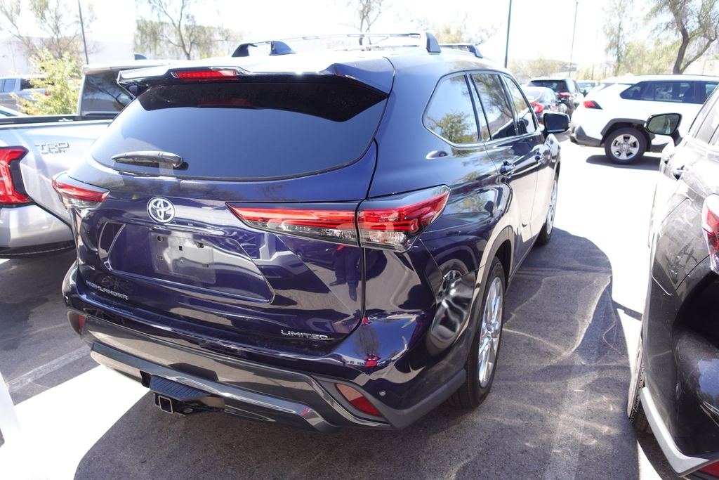 Used 2021 Toyota Highlander SUV