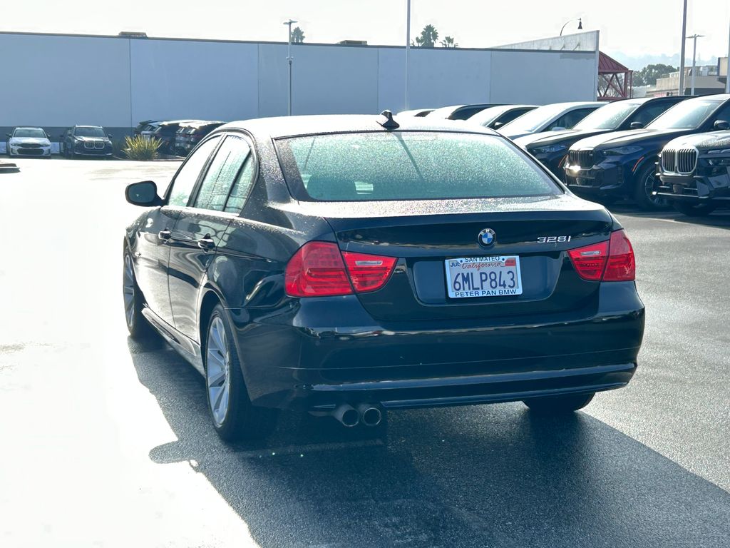 Thumbnail: 2011 BMW 3 Series - 3