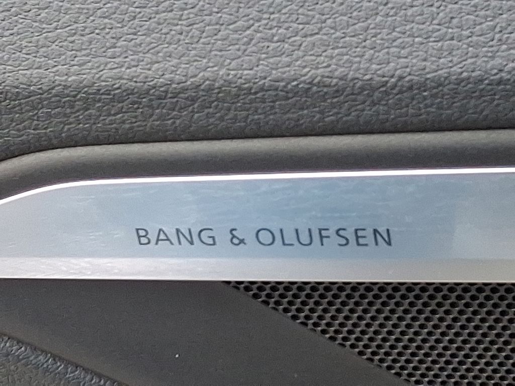 Thumbnail: 2022 Audi e-tron S - 27