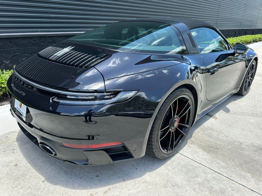 Thumbnail: 2023 Porsche 911 - 9