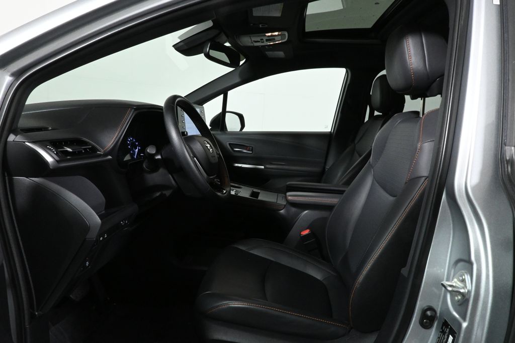 Thumbnail: 2021 Toyota Sienna - 3