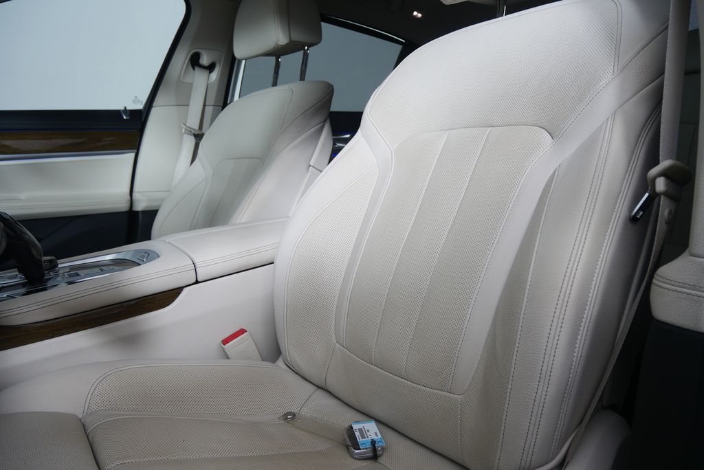 Thumbnail: 2018 BMW 7 Series - 11
