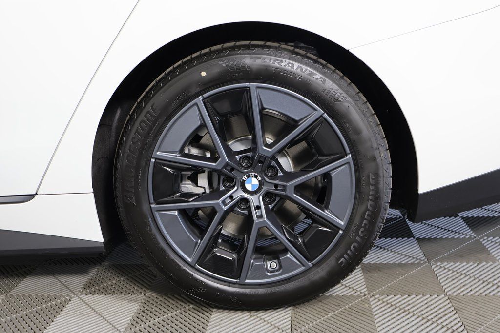 Thumbnail: 2026 BMW i4 - 10