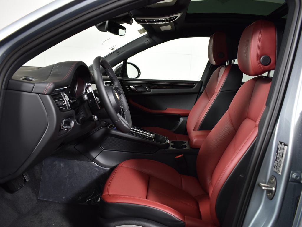 Thumbnail: 2026 Porsche Macan - 5