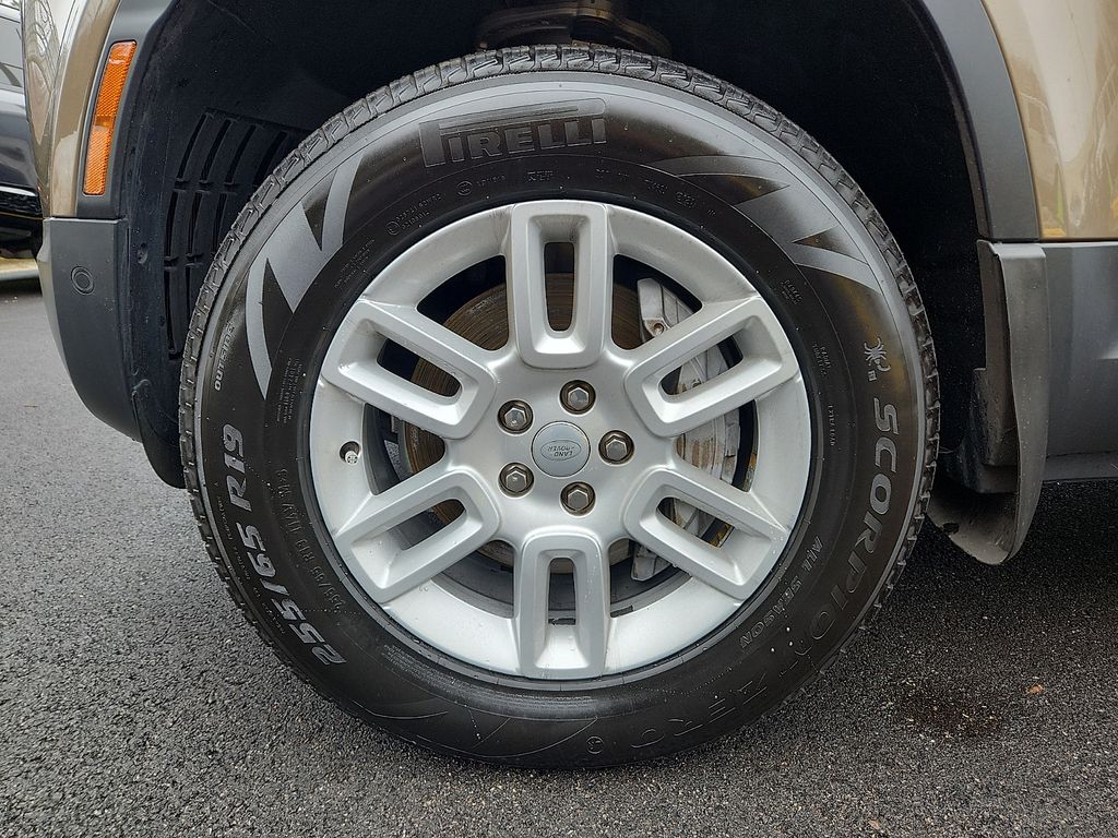 Thumbnail: 2023 Land Rover Defender - 8