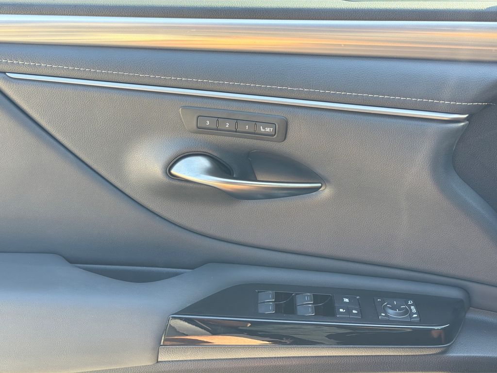 Thumbnail: 2024 Lexus ES - 29