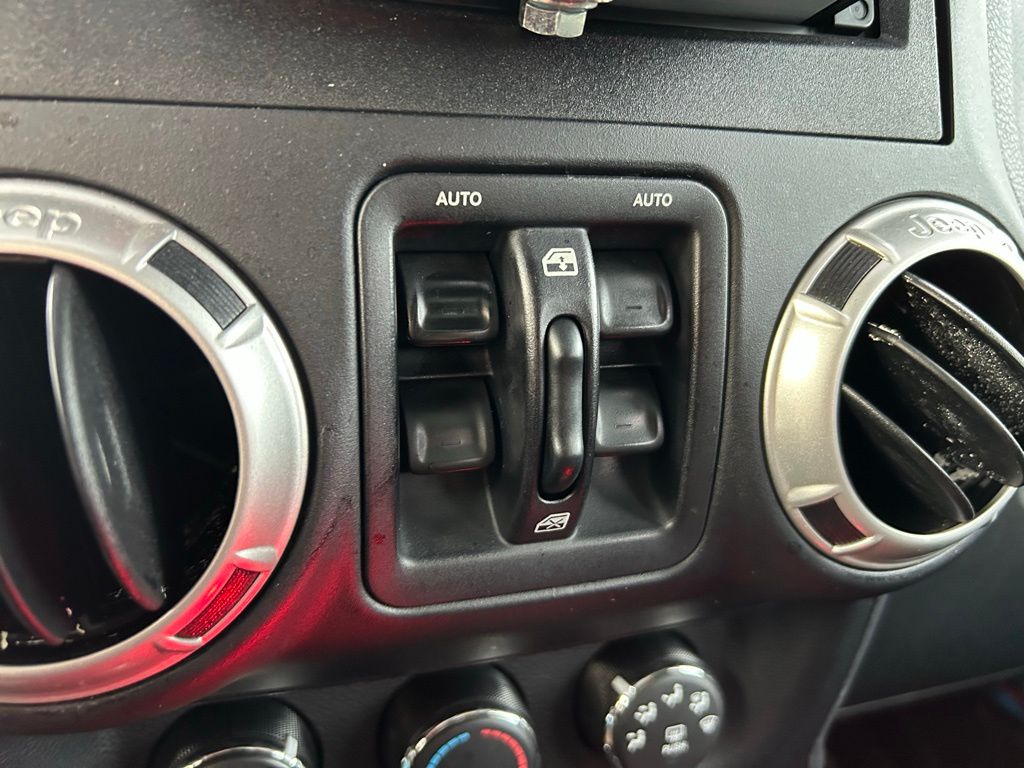 Thumbnail: 2017 Jeep Wrangler - 24