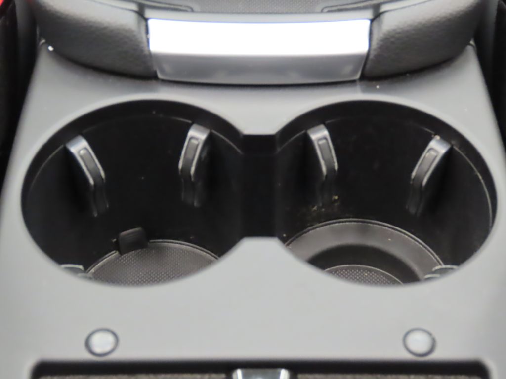 Thumbnail: 2022 Porsche Macan - 29