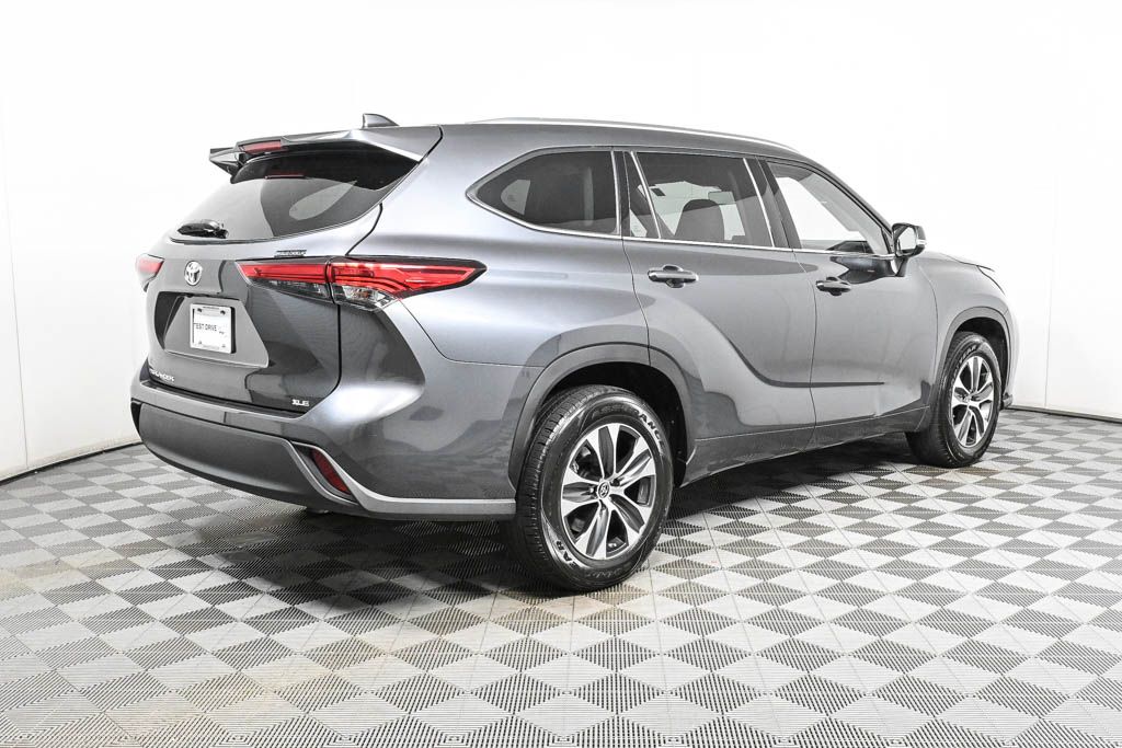 2020 Toyota Highlander XLE 24