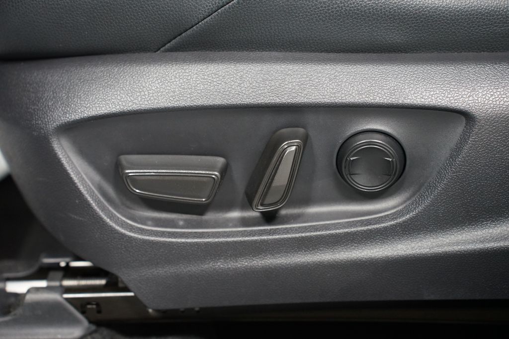 Thumbnail: 2024 Toyota bZ4X - 30