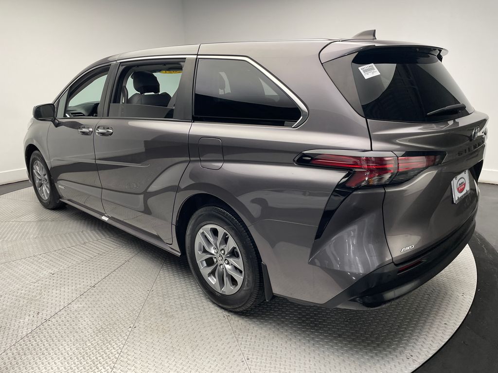 2021 Toyota Sienna XLE 7