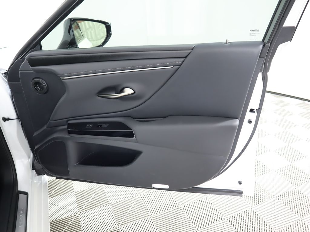 Thumbnail: 2025 Lexus ES - 26