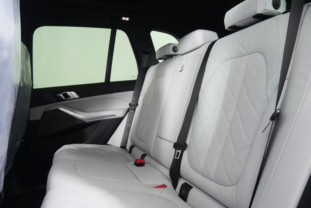Thumbnail: 2026 BMW X5 - 16