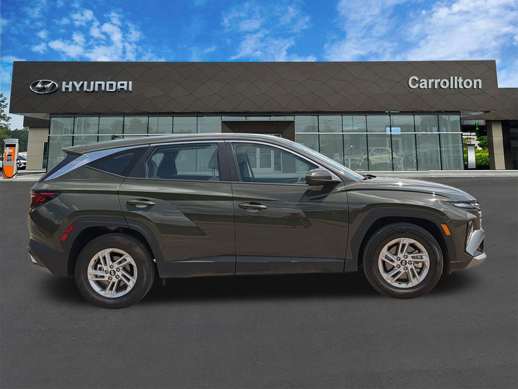 Used 2026 Green Hyundai SE image 4