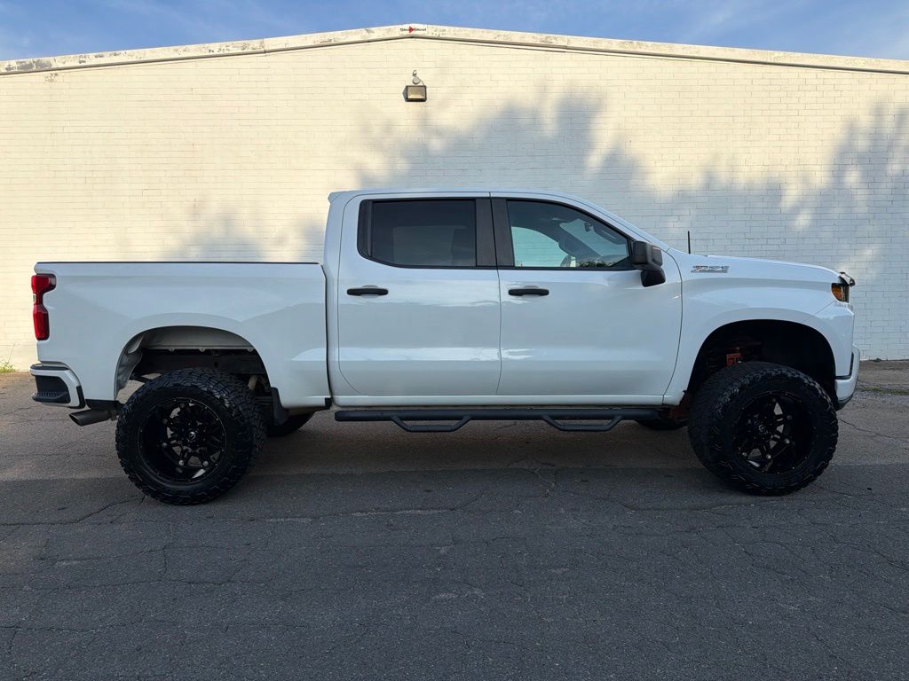 Summit White 2019 Chevrolet Silverado 1500 Pickup Truck Four-Wheel Drive 6-Speed Automatic Overdrive