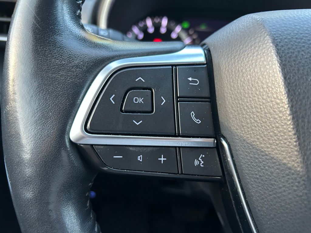 Thumbnail: 2020 Toyota Highlander - 21