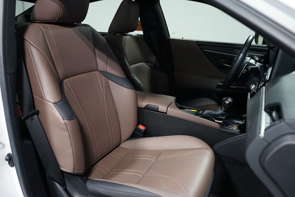 Thumbnail: 2024 Lexus ES - 30