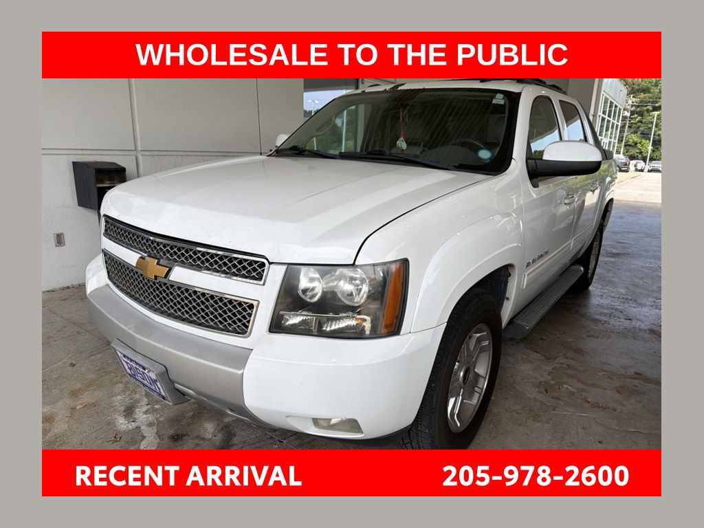 Summit White 2012 Chevrolet Avalanche Pickup Truck Four-Wheel Drive 6-Speed Automatic