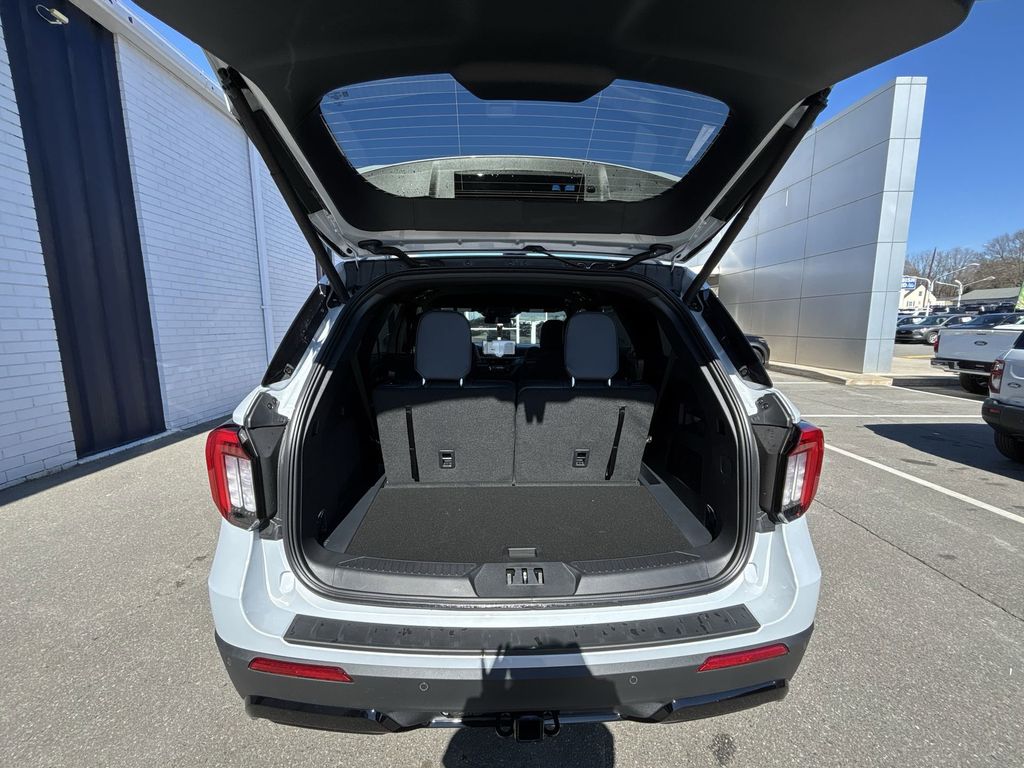 New 2026 Space White Metallic Ford ST-Line image 20