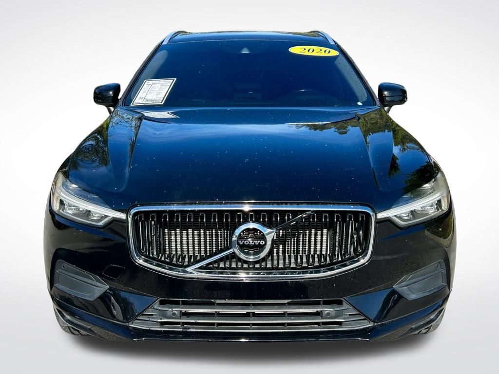 2020 Volvo XC60 Momentum's photo
