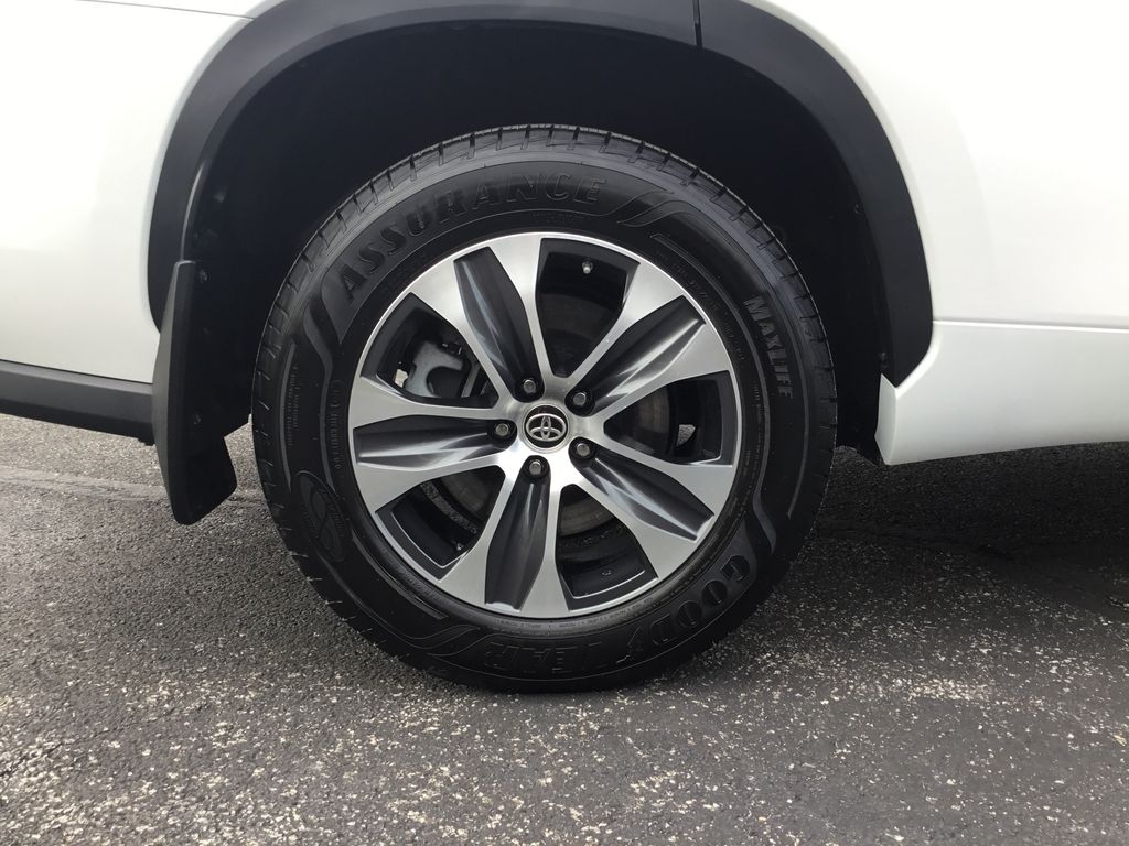 Thumbnail: 2024 Toyota Highlander - 11