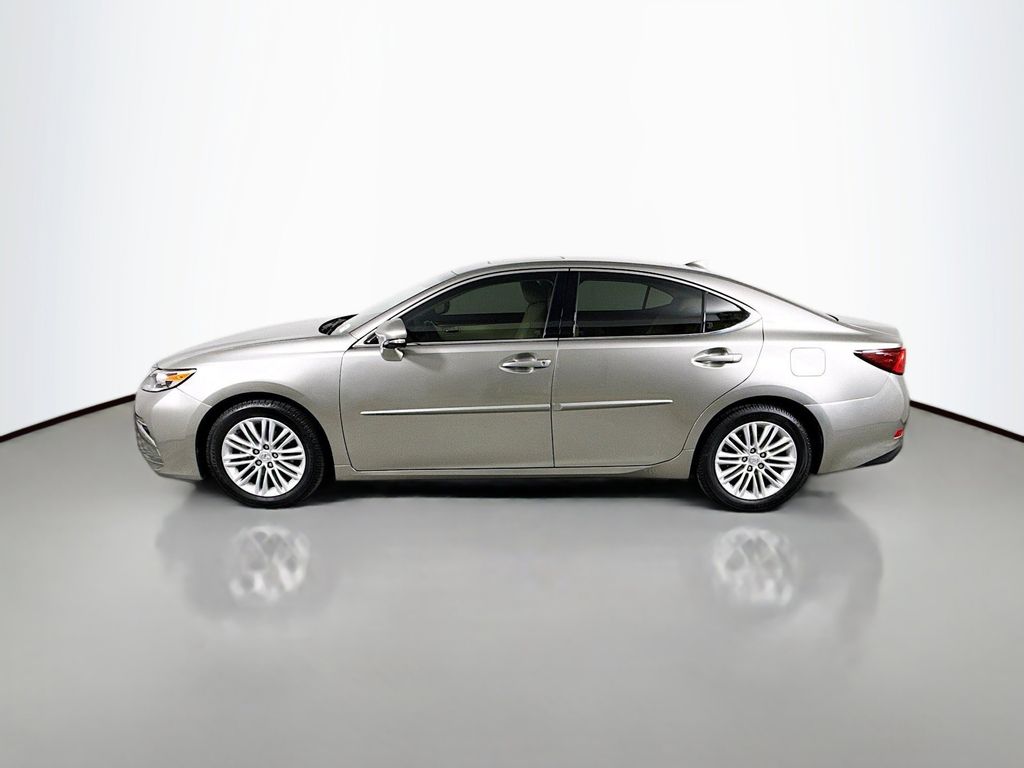 Thumbnail: 2017 Lexus ES - 8