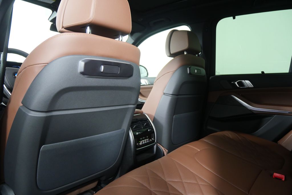 Thumbnail: 2026 BMW X5 - 16