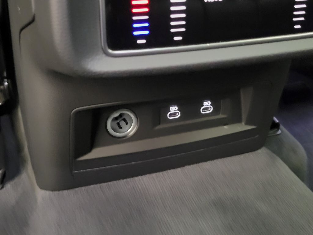 Thumbnail: 2023 Audi Q8 - 22