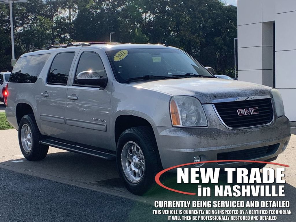 Pure Silver Metallic 2011 GMC Yukon XL SUV / Crossover Four-Wheel Drive 6-Speed Automatic Overdrive