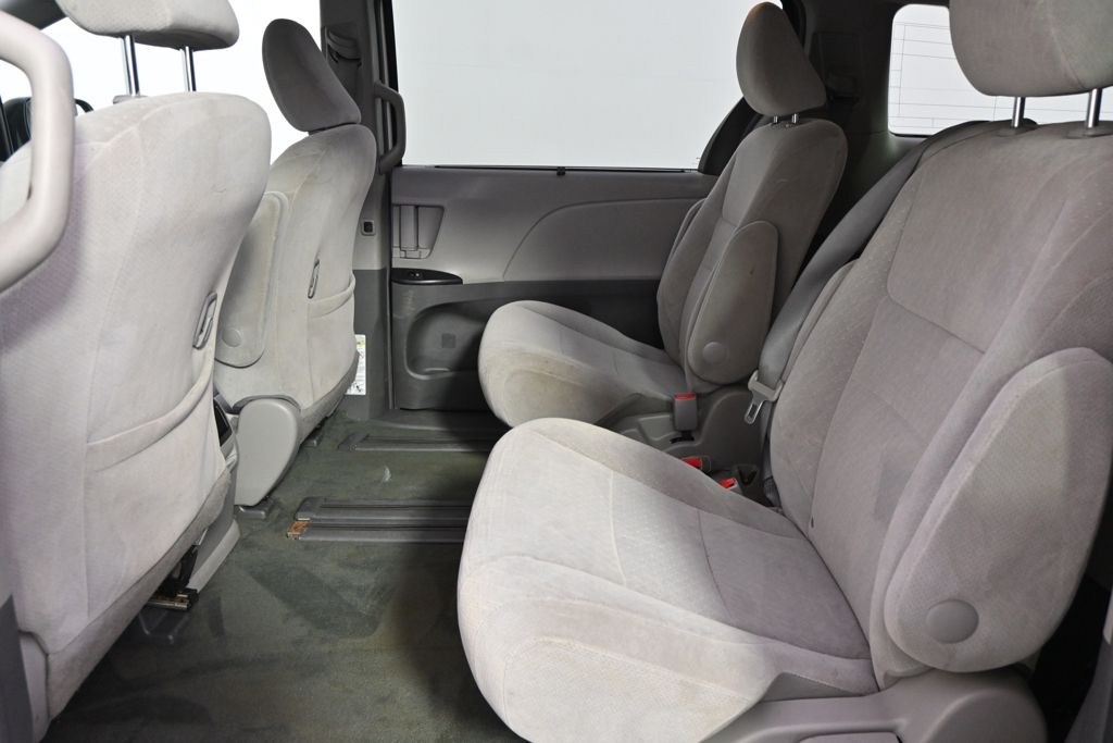 Used 2016  Toyota LE image 22