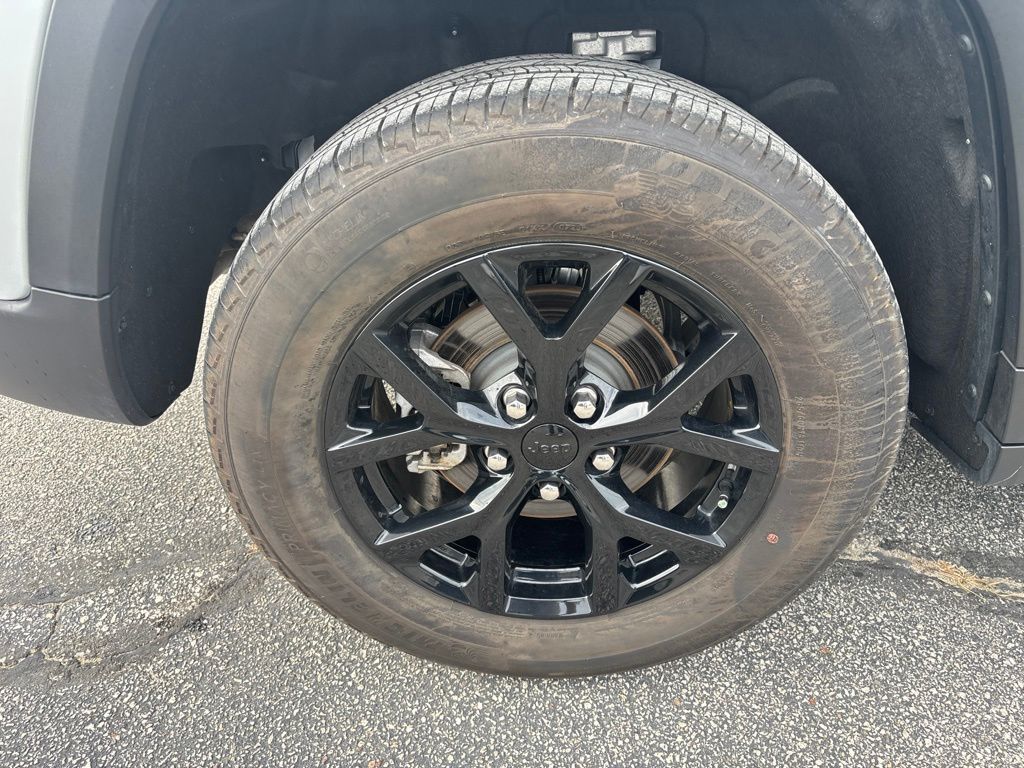 Used 2025 Jeep Grand Cherokee SUV