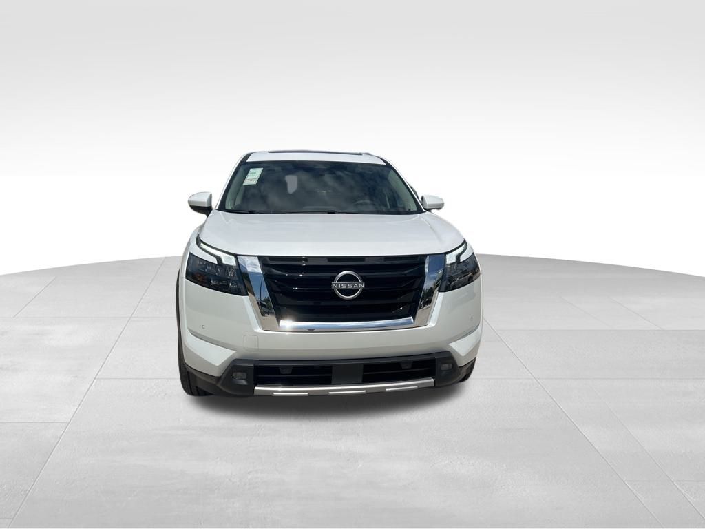 2025 Everest White Pearl Tricoat Nissan Pathfinder Platinum 4X4 SUV