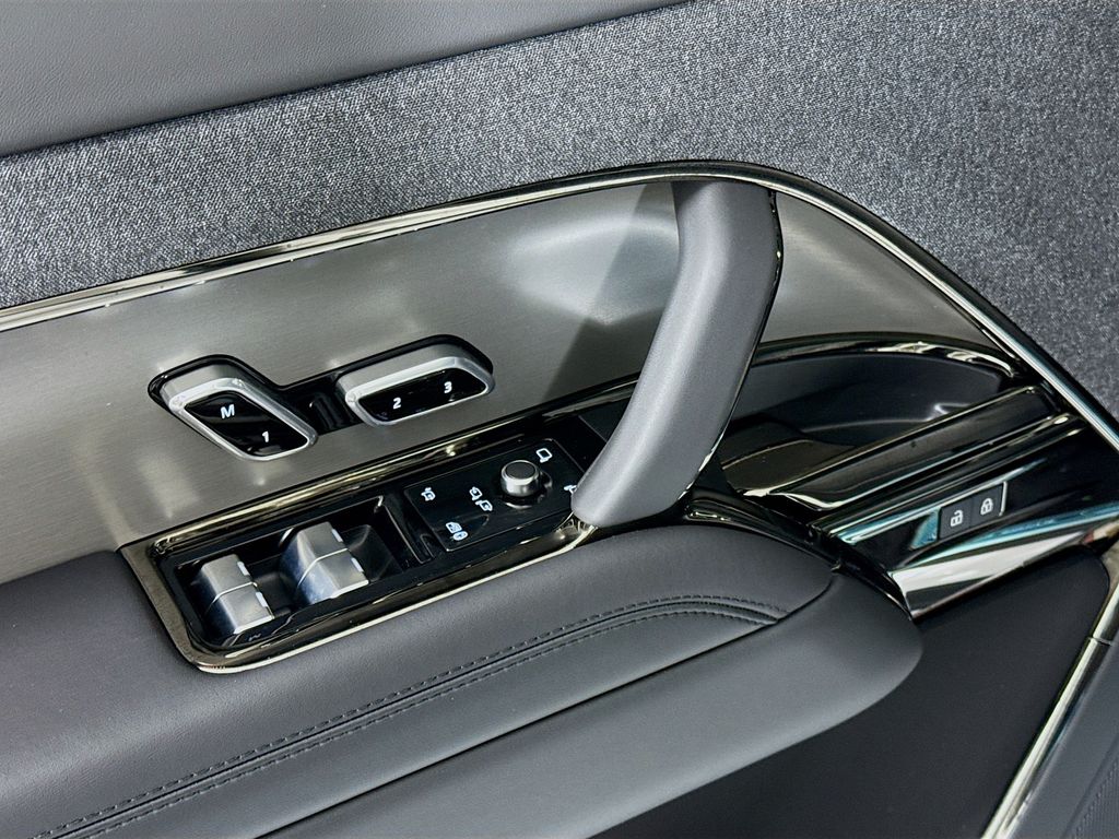 Thumbnail: 2026 Land Rover Range Rover Sport - 25