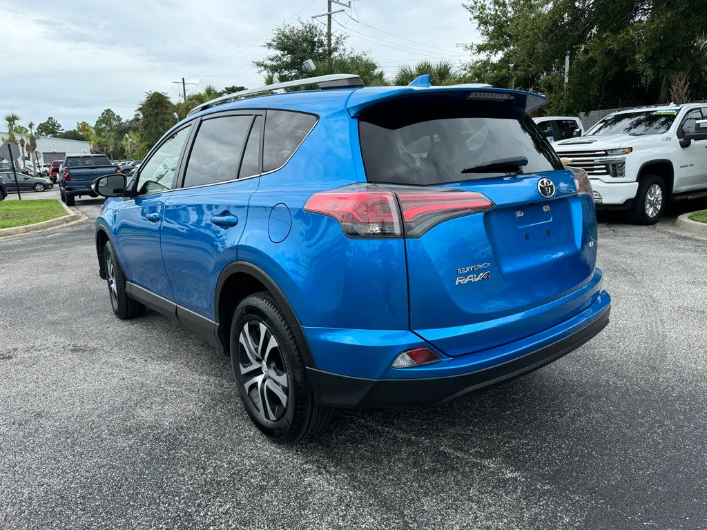 2017 Toyota RAV4 LE 6