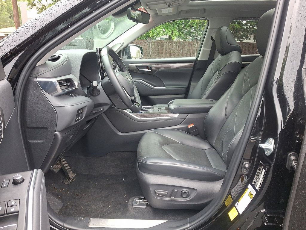 2023 Toyota Highlander Platinum 13