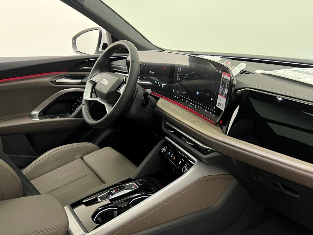 Thumbnail: 2025 Audi Q5 - 15