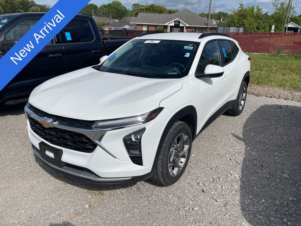 Summit White 2024 Chevrolet Trax LT FWD SUV / Crossover Front-Wheel Drive 6-Speed Automatic