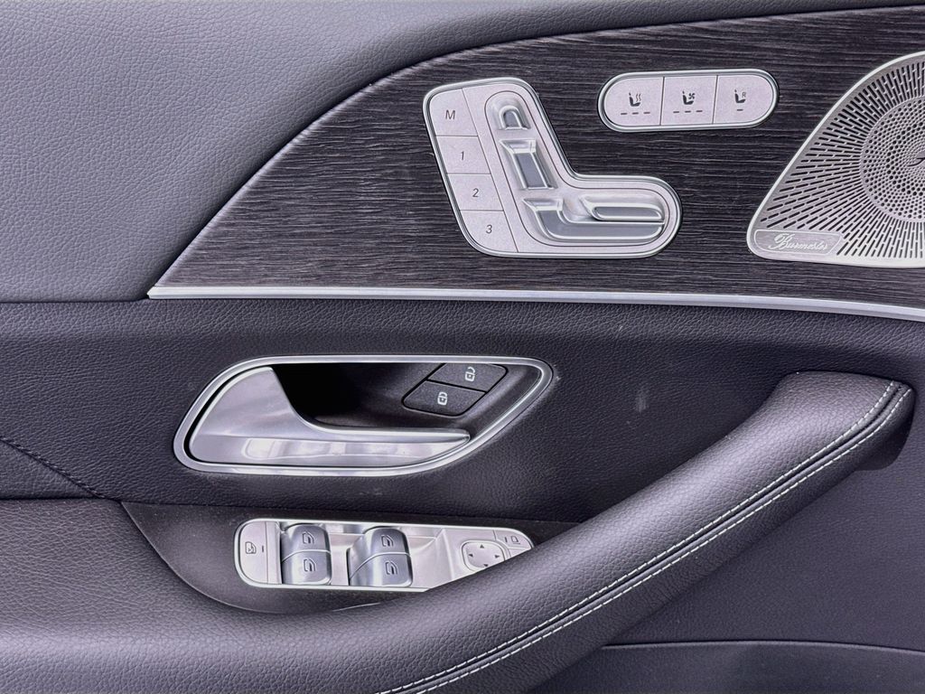 Thumbnail: 2026 Mercedes-Benz GLE - 22