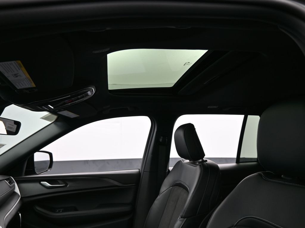 New 2025 Baltic Gray Metallic Clearcoat Jeep Altitude X image 11