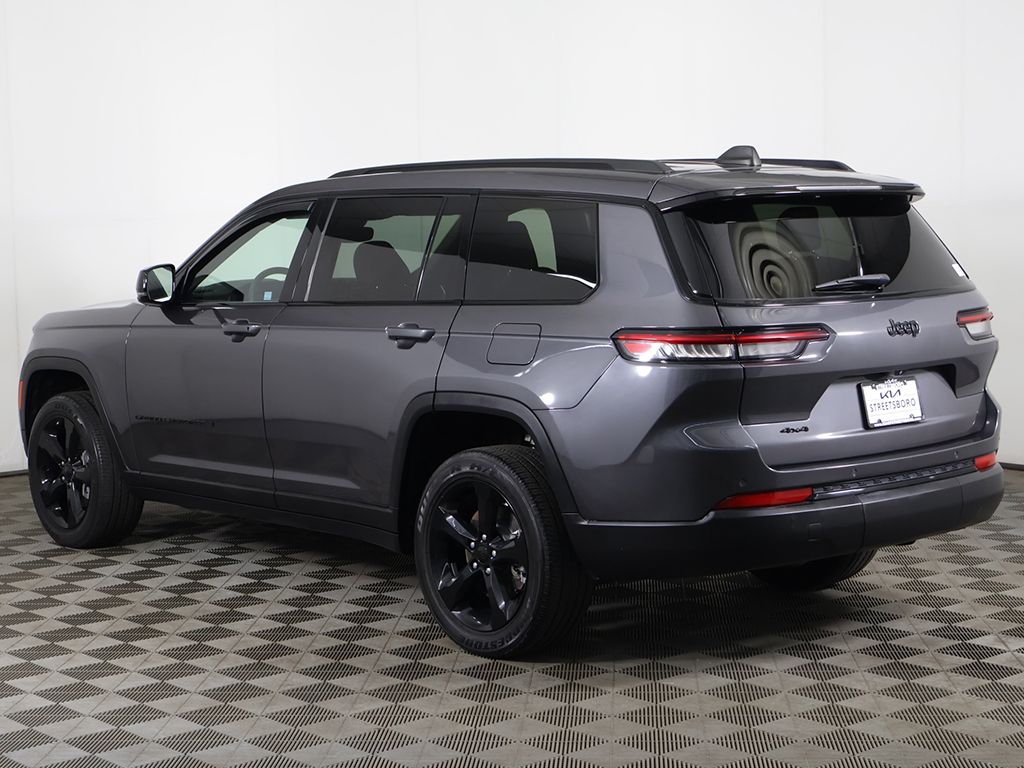 Used 2023 Gray Jeep Altitude image 10